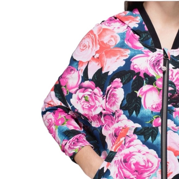 RARE Lululemon Hold Your Om Hoodie Secret Garden Floral - Picture 3 of 15